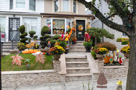 Brooklyn, NY, USA - October 13, 2021: Halloween decorated houses in Dyker Heights part of Brooklyn. Dyker Heights turns into âDyker Frightsâ for Halloween.のeditorial素材