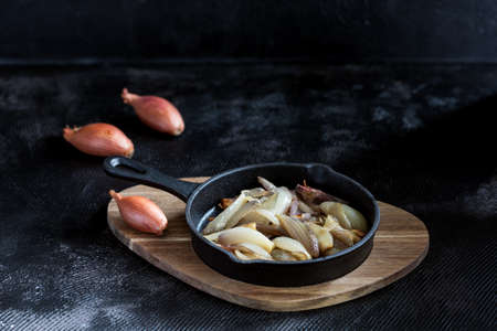 Caramelized onion shallot in cast-iron frying panの写真素材