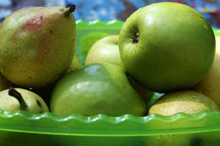 Green apples and pears in a bowl