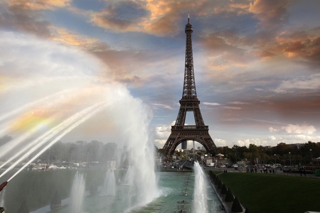 Eiffel Tower with fountains in Paris, Franceのeditorial素材