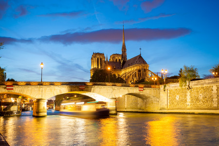 Notre Dame de Paris in the evening, Franceの写真素材