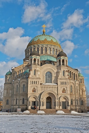 St. Petersburg, Russia - March 22: The Naval cathedral of Saint Nicholas in Kronstadt is a Russian Orthodox cathedral built in 1903-1913 as the main church of the Baltic Fleet and dedicated to all fallen seamen. 22, 2009のeditorial素材