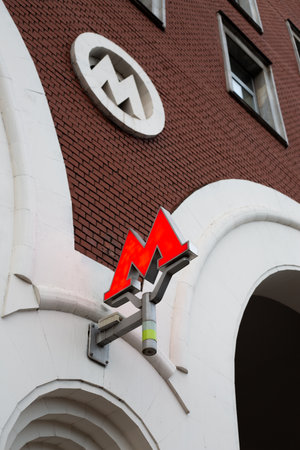 Moscow, Russia, November 16, 2025: Vertical photo of red letter M. The illuminated Moscow Metro logo. The entrance to Tsvetnoy Bulvar station lobby on grey lineのeditorial素材