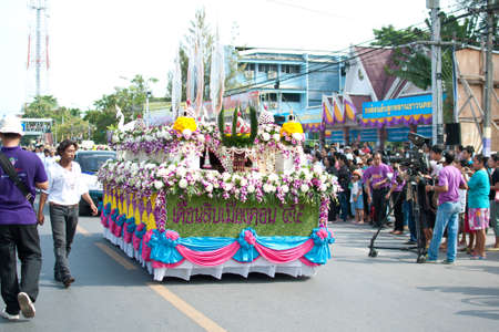 NAKHON SRI THUMMARAT - OCTOBER 14: "NGAN DUAN SIB" Traditional of buddhist festival; Unidentified people participate at the festival on October 14, 2012 in nakhon sri thummarat, Thailand.のeditorial素材