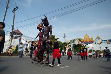NAKHON SRI THUMMARAT - OCTOBER 14: "NGAN DUAN SIB" Traditional of buddhist festival; Unidentified people participate at the festival on October 14, 2012 in nakhon sri thummarat, Thailand.のeditorial素材