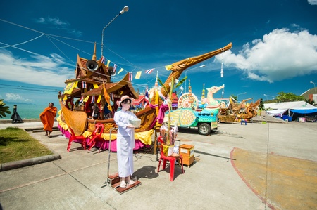 KO SAMUI - NOVEMBER 15: "NGAN DUAN SIB" Traditional of buddhist festival; Decorations of the parade on November 15, 2012 in ko samui surat thani, Thailand.のeditorial素材