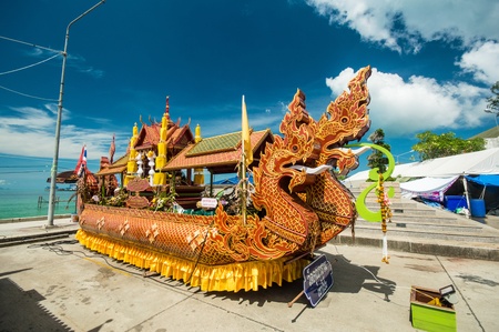 KO SAMUI - NOVEMBER 15: "NGAN DUAN SIB" Traditional of buddhist festival; Decorations of the parade on November 15, 2012 in ko samui surat thani, Thailand.のeditorial素材