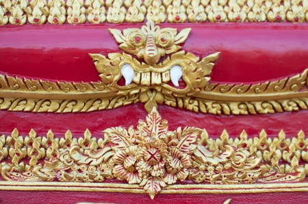 SURAT THANI - NOVEMBER 4: "NGAN DUAN SIB" Traditional of buddhist festival; Decorations of the parade on November 4, 2012 in surat thani, Thailand.のeditorial素材