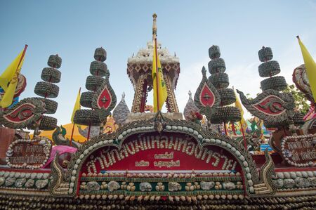 SURAT THANI - NOVEMBER 4: "NGAN DUAN SIB" Traditional of buddhist festival; Decorations of the parade on November 4, 2012 in surat thani, Thailand.のeditorial素材