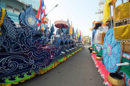 SURAT THANI - NOVEMBER 4: "NGAN DUAN SIB" Traditional of buddhist festival; Decorations of the parade on November 4, 2012 in surat thani, Thailand.のeditorial素材