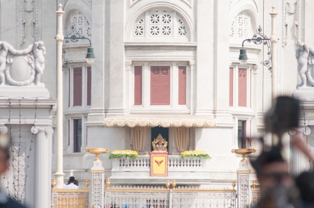 BANGKOK, THAILAND - DECEMBER 5: Almost one million of Thai poeple on Ratchadamnoen road  at H.M. the Thai Kingâs Birthday Celebration   on Dec 5, 2012 at bangkok, Thailand.のeditorial素材