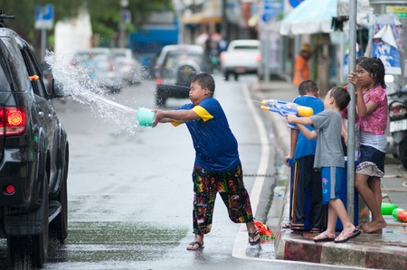 KO SAMUI, THAILAND - APRIL 13: Foreigners and Thai people enjoy splashing water together in songkran festival on April 13, 2013 in Ko Samui island, Thailand.のeditorial素材