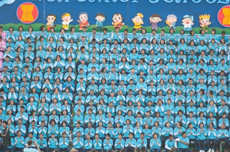 KO SAMUI,SURAT THANI - JULY 17 : Unidentified Thai students 13 - 16 years old in action on stand...