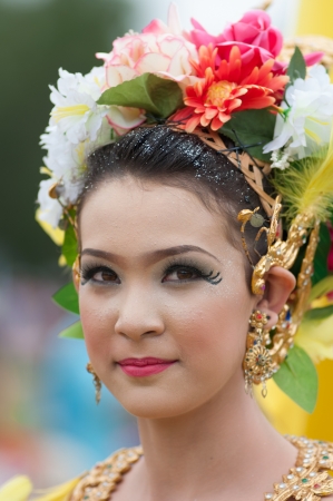 kO SAMUI,SURAT THANI - JULY 19 : Unidentified Thai students 13 - 16 years old  in ceremony uniform during sport parade  on July 19, 2012 in ko samui, Surat Thani, Thailand.のeditorial素材