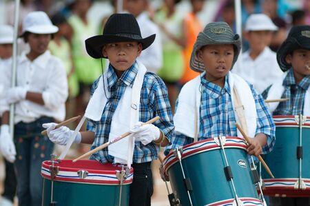 kO SAMUI,SURAT THANI - JULY 19 : Unidentified Thai students 13 - 16 years old  in ceremony uniform during sport parade  on July 19, 2012 in ko samui, Surat Thani, Thailand.のeditorial素材