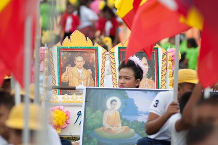 kO SAMUI,SURAT THANI - JULY 19 : Unidentified Thai students 13 - 16 years old  in ceremony uniform during sport parade  on July 19, 2012 in ko samui, Surat Thani, Thailand.のeditorial素材