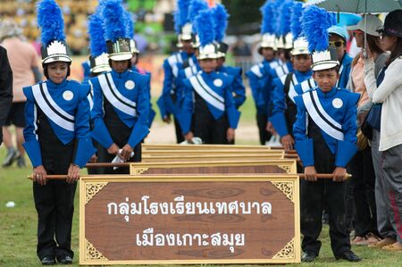 kO SAMUI,SURAT THANI - JULY 19 : Unidentified Thai students 13 - 16 years old  in ceremony uniform during sport parade  on July 19, 2012 in ko samui, Surat Thani, Thailand.のeditorial素材