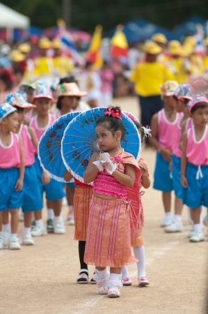 KO SAMUI,SURAT THANI - JULY 18 : Unidentified Thai students 4 - 7 years old in ceremony uniform during sport parade on July 18, 2012 in ko samui, Surat Thani, Thailand.のeditorial素材