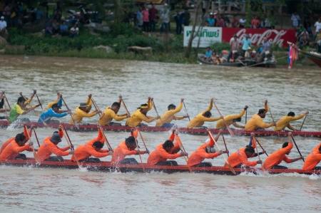 SURAT THANI - OCTOBER 20: "NGAN DUAN SIB" Traditional of buddhist festival; Decorations of the parade on October 20, 2013 in Surat Thani, Thailand.のeditorial素材