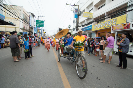 SURAT THANI - OCTOBER 20: "NGAN DUAN SIB" Traditional of buddhist festival; Decorations of the parade on October 20, 2013 in Surat Thani, Thailand.のeditorial素材