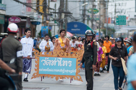 SURAT THANI - OCTOBER 20: "NGAN DUAN SIB" Traditional of buddhist festival; Decorations of the parade on October 20, 2013 in Surat Thani, Thailand.のeditorial素材