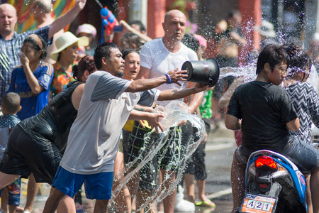 KO SAMUI, THAILAND - APRIL 13: Foreigners and Thai people enjoy splashing water together in songkran festival on April 13, 2014 in Ko Samui island, Thailand.のeditorial素材