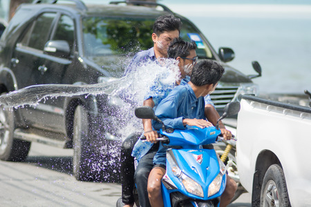 KO SAMUI, THAILAND - APRIL 13: Foreigners and Thai people enjoy splashing water together in songkran festival on April 13, 2014 in Ko Samui island, Thailand.のeditorial素材