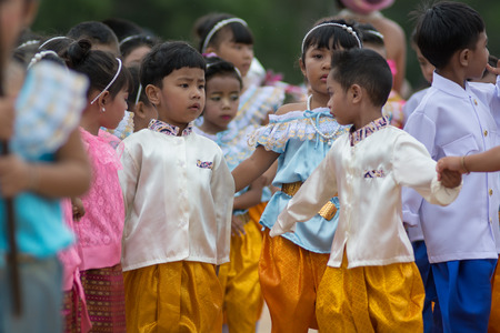 KO SAMUI,SURAT THANI - JULY 22 : Unidentified Thai students 4 - 8 years old in ceremony uniform during sport parade on July 22, 2014 in ko samui, Surat Thani, Thailand.のeditorial素材