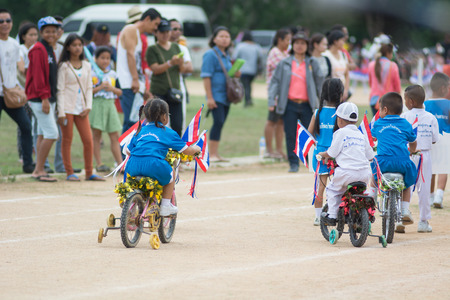 KO SAMUI,SURAT THANI - JULY 22 : Unidentified Thai students 4 - 8 years old in ceremony uniform during sport parade on July 22, 2014 in ko samui, Surat Thani, Thailand.のeditorial素材