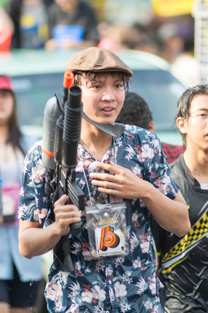 CHIANGMAI, THAILAND - APRIL 14: Foreigners and Thai people enjoy splashing water together in songkran festival on April 14, 2015in Chiangmai, Thailand.のeditorial素材