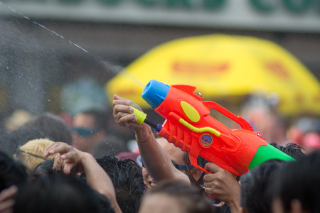 CHIANGMAI, THAILAND - APRIL 14: Foreigners and Thai people enjoy splashing water together in songkran festival on April 14, 2015in Chiangmai, Thailand.のeditorial素材