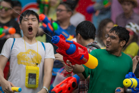 CHIANGMAI, THAILAND - APRIL 12: Foreigners and Thai people enjoy splashing water together in songkran festival on April 12, 2015in Chiangmai, Thailand.のeditorial素材