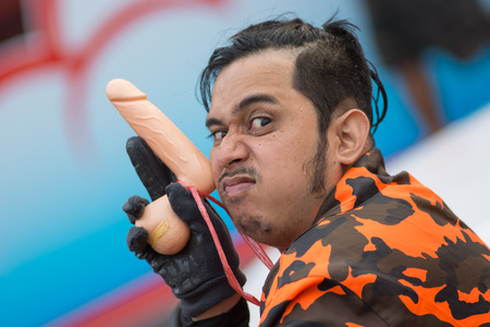 CHIANGMAI, THAILAND - APRIL 14: Foreigners and Thai people enjoy splashing water together in songkran festival on April 14, 2015in Chiangmai, Thailand.のeditorial素材