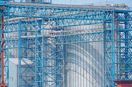 Elevating complex for transshipment of grain and oilseeds as part of a reloading terminal
