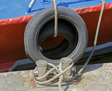 rope and Marina bollard on moorageの写真素材