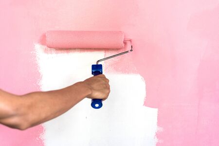 hand painting wall with paint rollerの写真素材