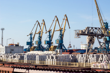 tall crane working in portのeditorial素材