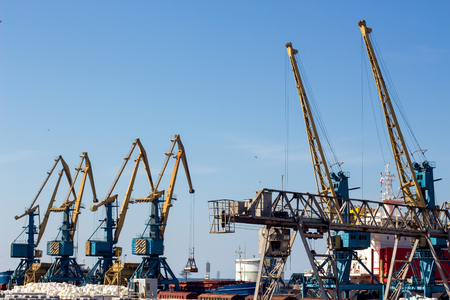 tall crane working in portのeditorial素材