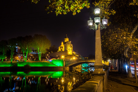 Night view of the church of Metekhi and a statue Vakhtang Gorgasali over the river Mtkvari (Kura), Metekhi Bridge, Tbilisi, Georgiaの写真素材
