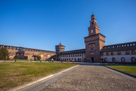 12.12.2017; Milan, Italia - Sforza Castle view in Milan. Italian famous landmark. Architecture and buildings.のeditorial素材