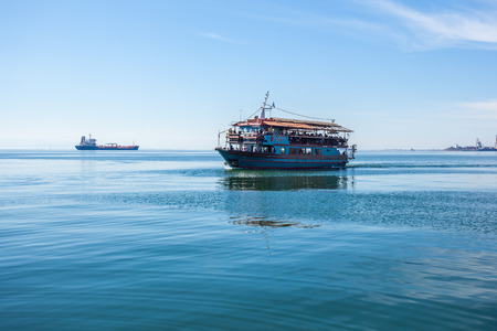 10.03.2018 Thessaloniki, Greece - Cruise ship for sightseeing on promenade along shore of Aegean sea in Thessaloniki, Greece.のeditorial素材