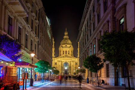 Budapest, Hungary 11 November 2018 - Night view of St. Stephen's Basilica, travelのeditorial素材