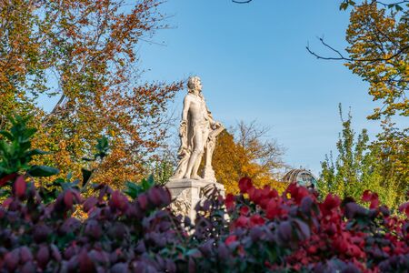 Vienna, Austria 25 November 2019 - Wolfgang Amadeus Mozart Statue in Vienna. Travel.のeditorial素材