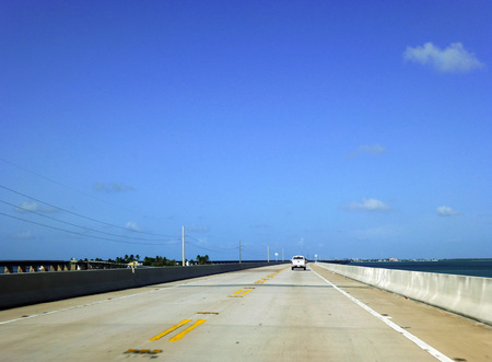 Driving across Seven Mile Bridgeの写真素材