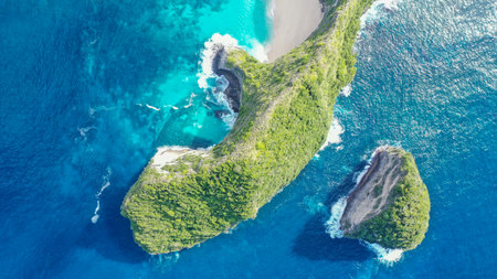 Top down aerial view of Kelingking Beach in Nusa Penida Island, beautiful ocean with azure blue water and mountains. Bali, Indonesiaの写真素材