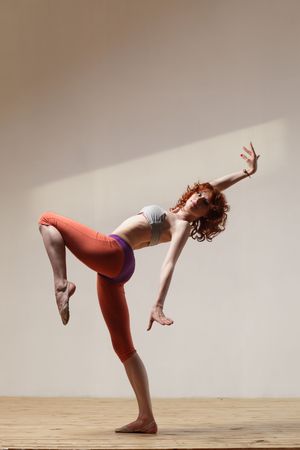 modern style dancer posing on studio backgroundの写真素材