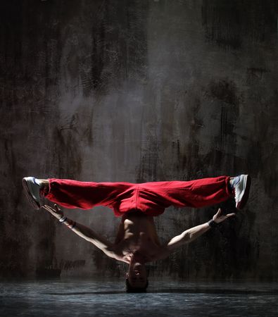 modern style dancer posing on dirty grunge backgroundの写真素材