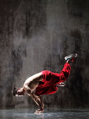 modern style dancer posing on dirty grunge backgroundの写真素材