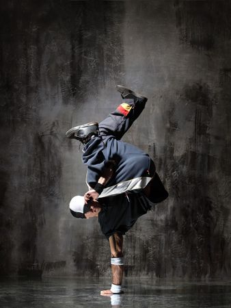 modern style dancer posing on dirty grunge backgroundの写真素材