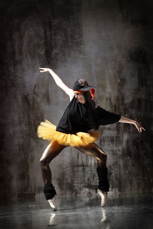 modern style dancer posing on dirty grunge backgroundの写真素材